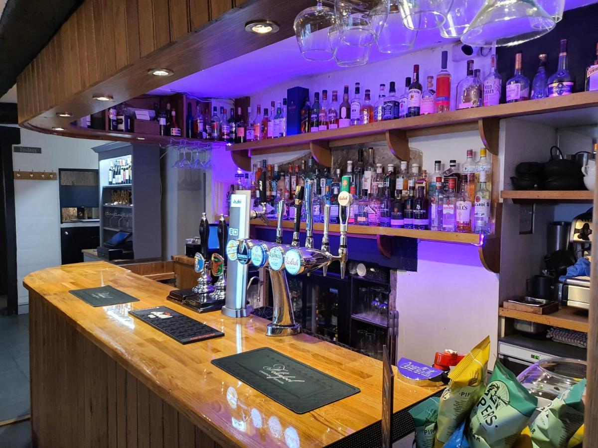 Dragon Inn Crickhowell Exterior foto