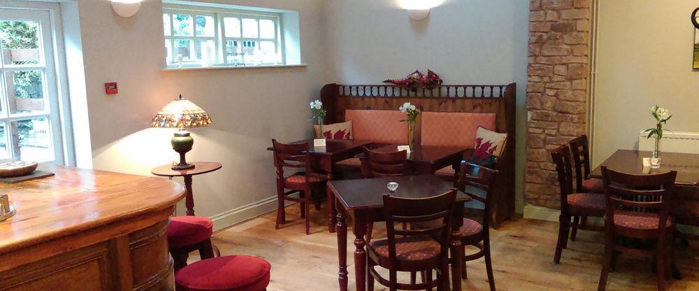 Dragon Inn Crickhowell Exterior foto